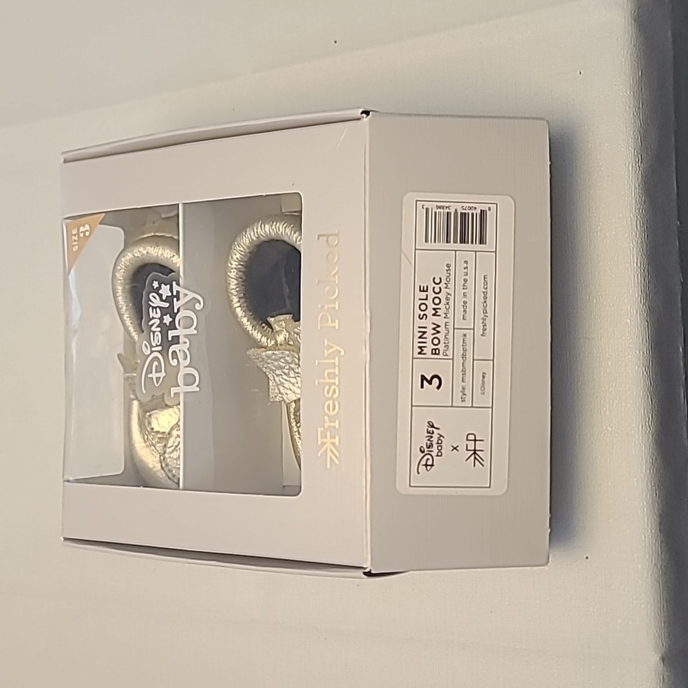 Freshly Picked Platinum Mickey Mouse Mini Sole Bow Moccasins